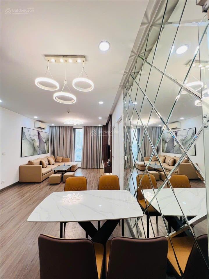 Bán căn 3 phòng ngủ, dt 95m, toà the sun  mễ trì, nhà full đồ, ban công đông nam