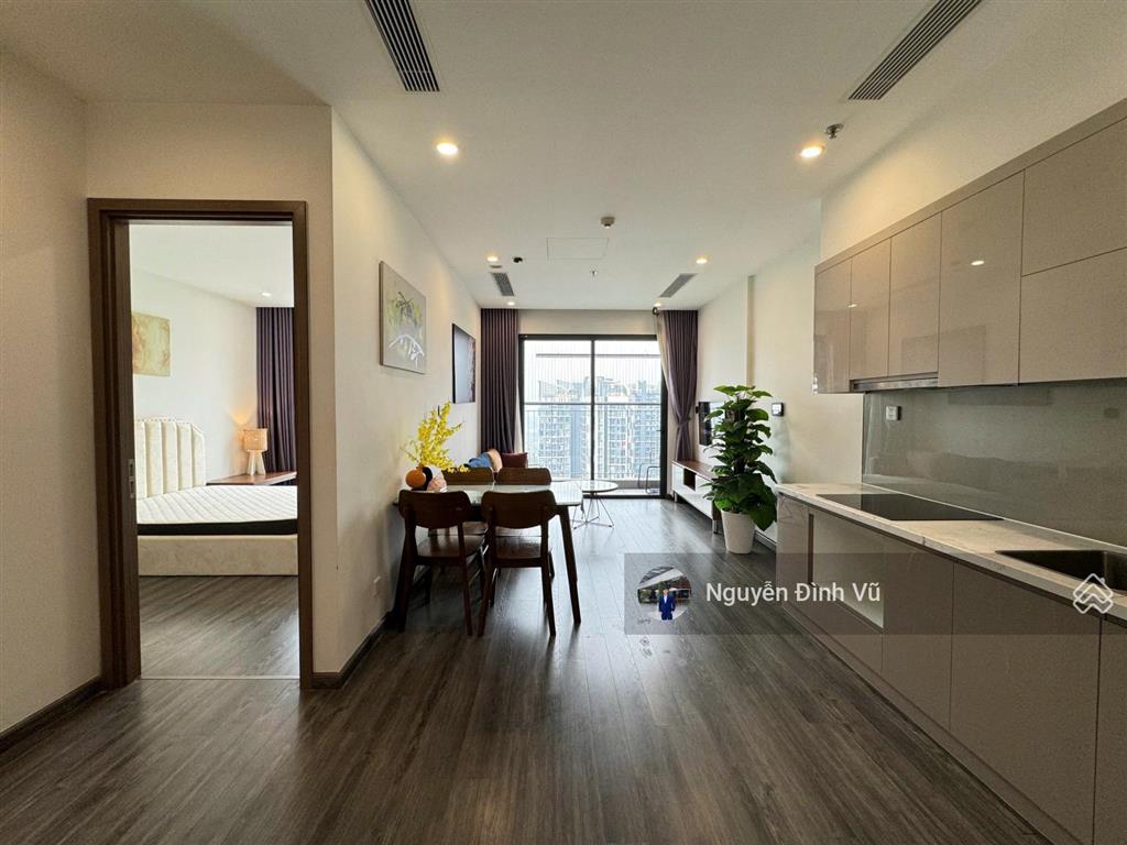 Bán căn 1pn toà r103  full đồ  nhà đẹp ở ngay  tầng trung  giá 2,98 tỷ