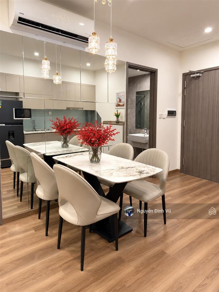Nhà mới ở ngay  mới 100%  căn 1pn toà be3  giá 3,3 tỷ