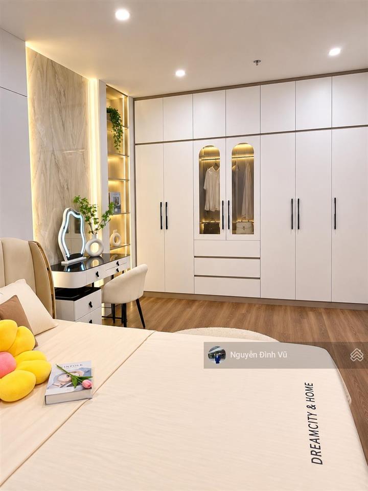 Nhà mới ở ngay  mới 100%  căn 1pn toà be3  giá 3,3 tỷ