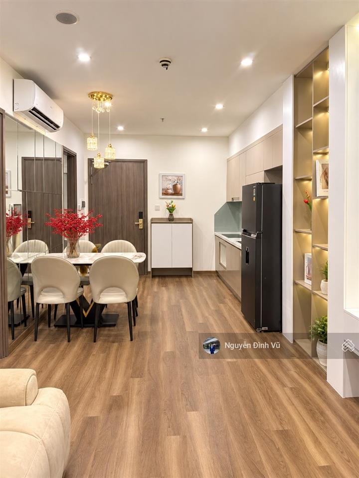 Nhà mới ở ngay  mới 100%  căn 1pn toà be3  giá 3,3 tỷ