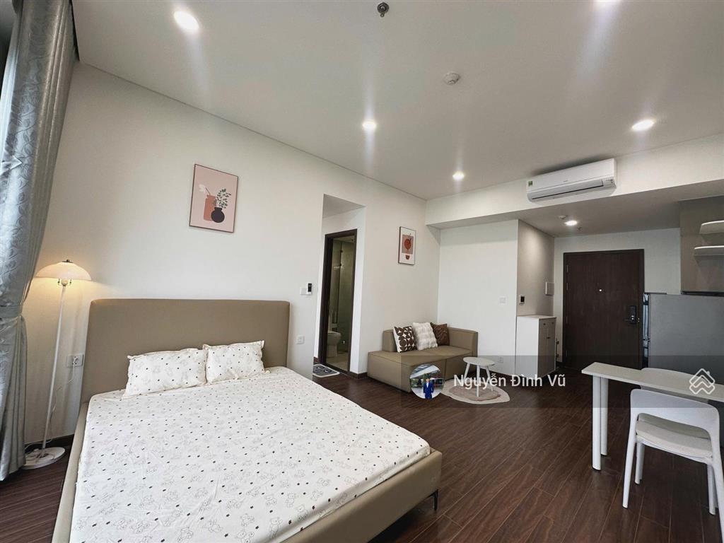 Bán căn stu  toà h  nhà đẹp ở ngay  full đồ  tầng trung  giá 2,55 tỷ