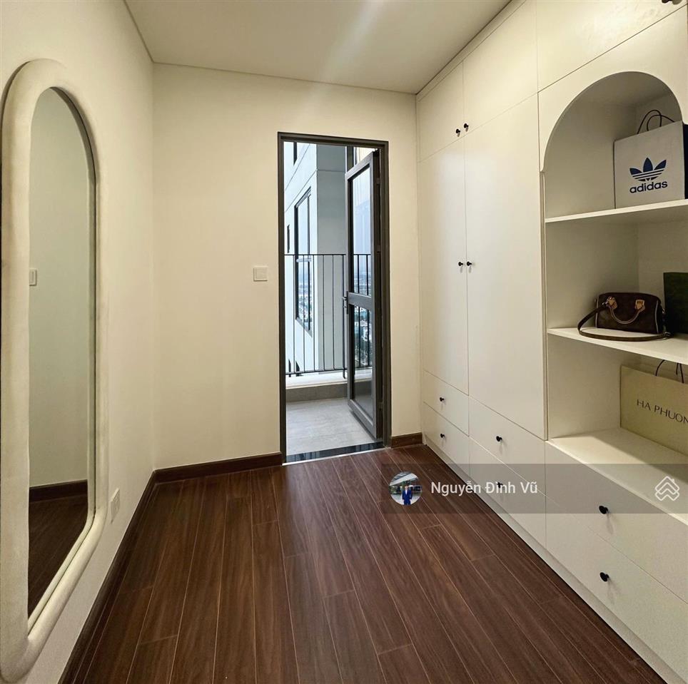 Bán căn stu  toà h  nhà đẹp ở ngay  full đồ  tầng trung  giá 2,55 tỷ