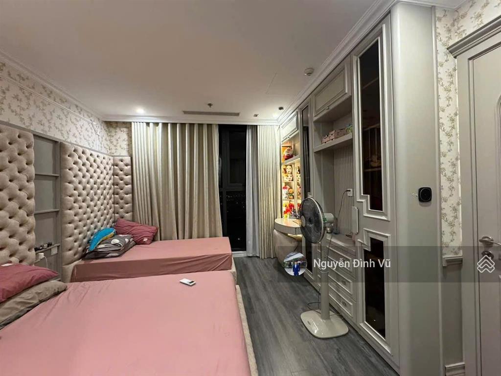 Bán căn 3pn góc  tầng trung view thoáng  nhà đẹp ở ngay  giá 5,8 tỷ