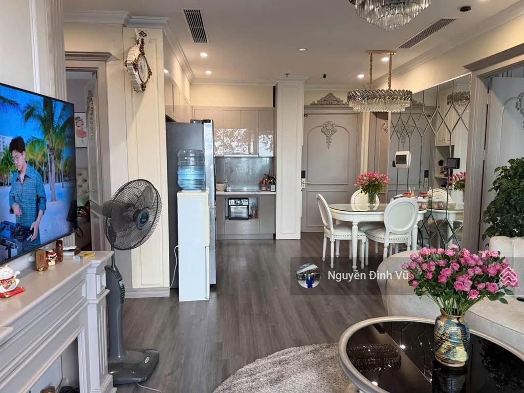 Bán căn 3pn góc  tầng trung view thoáng  nhà đẹp ở ngay  giá 5,8 tỷ
