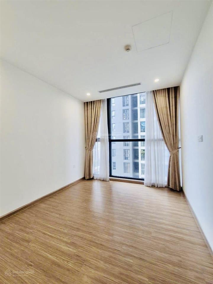 Pháp lý chuẩnccmg| 18,5 tỷ cực hiếm 4pn+1 vinhomes skylakecăn gócview hồ điều hòasẵn sổ