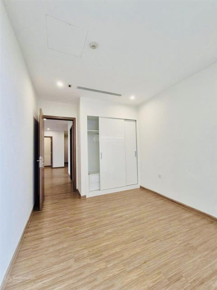 Pháp lý chuẩnccmg| 18,5 tỷ cực hiếm 4pn+1 vinhomes skylakecăn gócview hồ điều hòasẵn sổ
