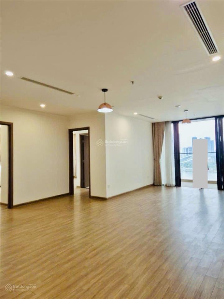Pháp lý chuẩnccmg| 18,5 tỷ cực hiếm 4pn+1 vinhomes skylakecăn gócview hồ điều hòasẵn sổ