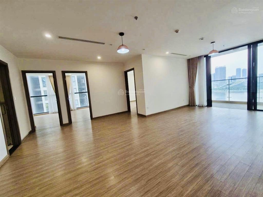 Pháp lý chuẩnccmg| 18,5 tỷ cực hiếm 4pn+1 vinhomes skylakecăn gócview hồ điều hòasẵn sổ