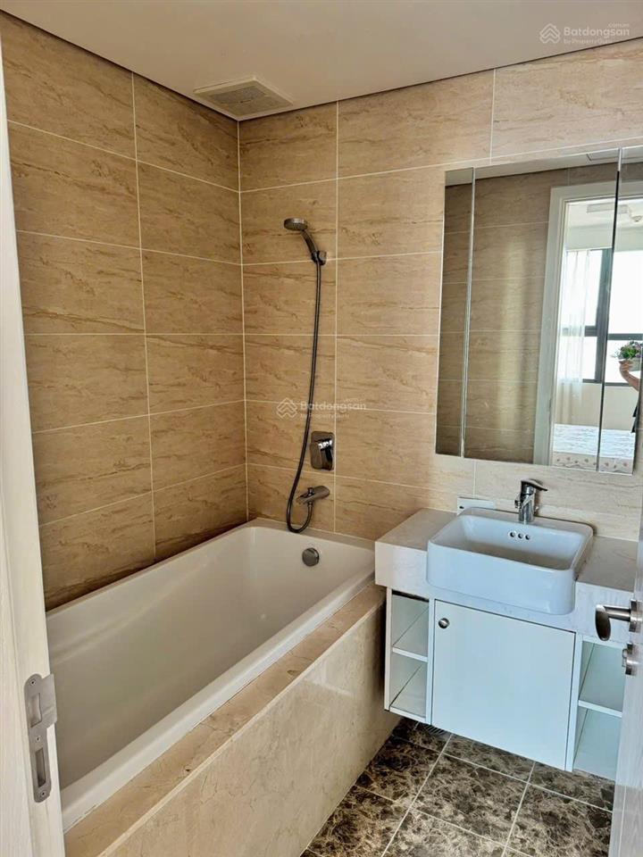 Pháp lý chuẩnccmg| 20,5tr cho thuê 2pn 70m2 dcapitale full ntview thoáng ko chắnvào ở đc ngay !