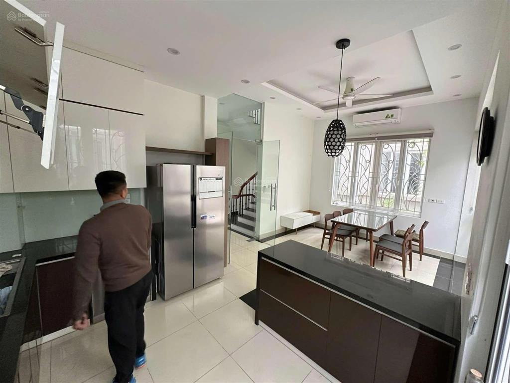 Miễn trung gian mô giới, 2022tr/tháng, cần cho thuê căn bt nhà vườn lideco plaza, vào ở được ngay