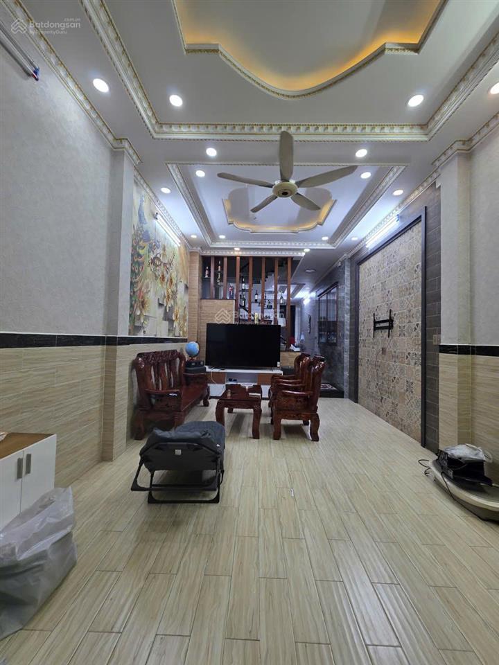 Gấp bán nhà 3 tầng  88m2  hxh  bình tân