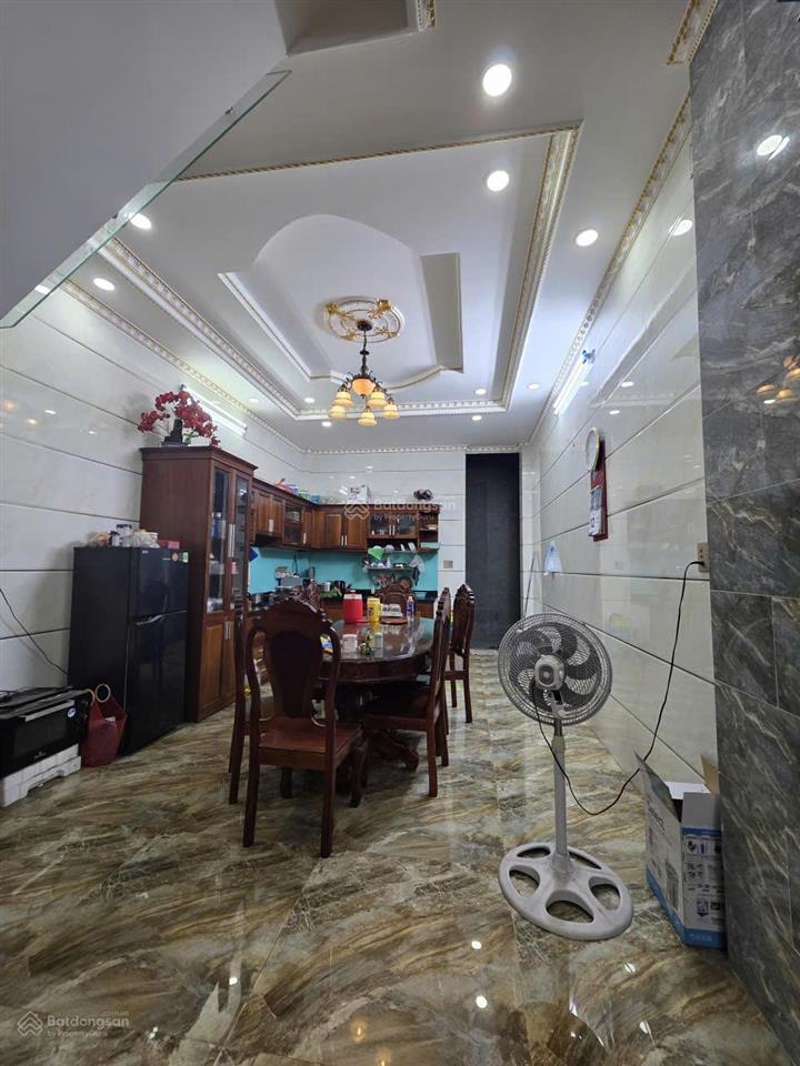 Gấp bán nhà 3 tầng  88m2  hxh  bình tân