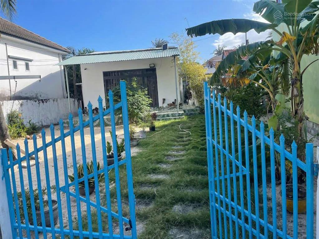 Bán đất 300m2 có sẵn nhà sạch sẽ tại sát mặt biển phú yên