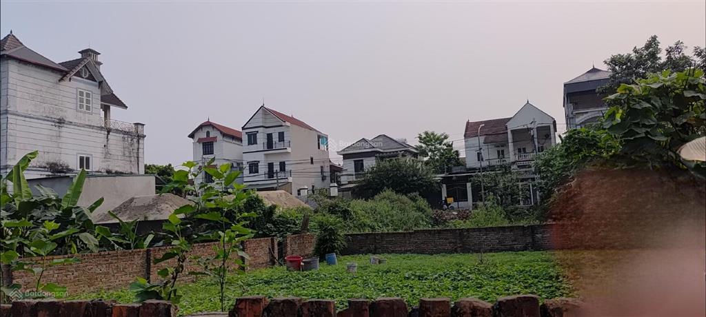 Chính chủ cần bán gấp lô đất 210m2 lô góc thoáng 3 mặt tiền ô tô tránh vào đất. ngay cạnh nhà văn