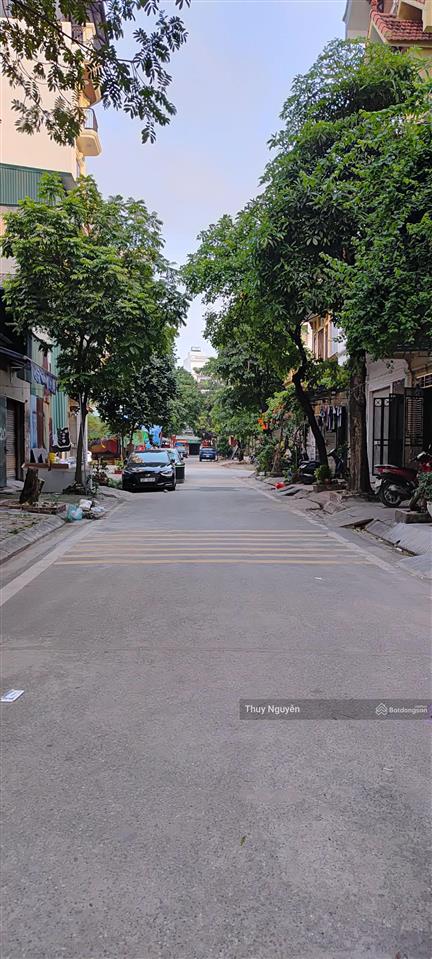 Hàng xóm nhà mình nhờ bán nhà khu phân lô tam trinh diện tích 90m2 xây dựng 7 tầng thang máy.