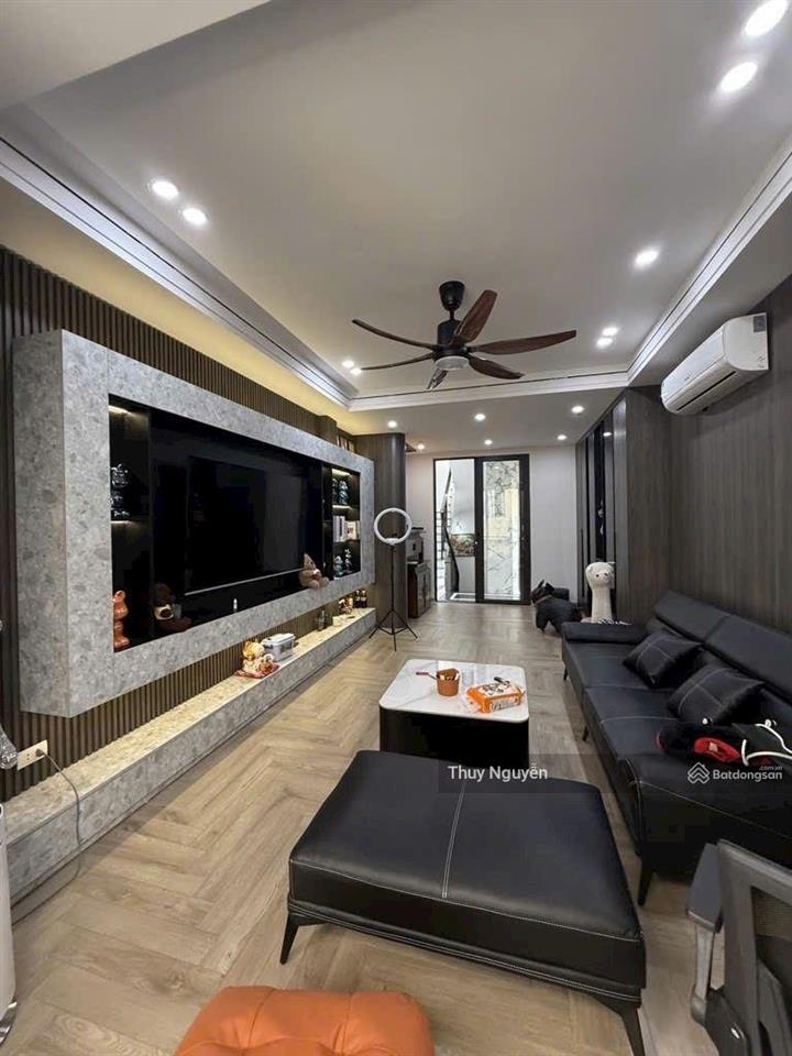 Bán nhà gần phố lô góc thoáng sáng ô tô nhỏ đỗ cửa full nội thất về ở ngay gần lò đúc  ki