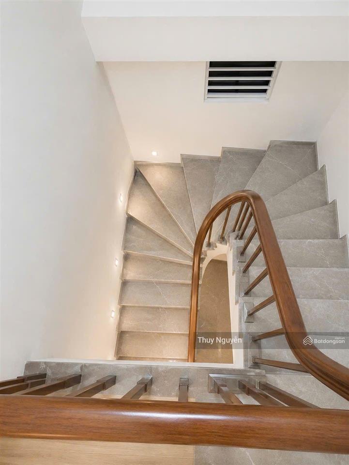 Bán nhà đẹp gần hồ đền lừ ở ngay tặng full nội thất giá tốt . diện tích 35m 5 tầng,