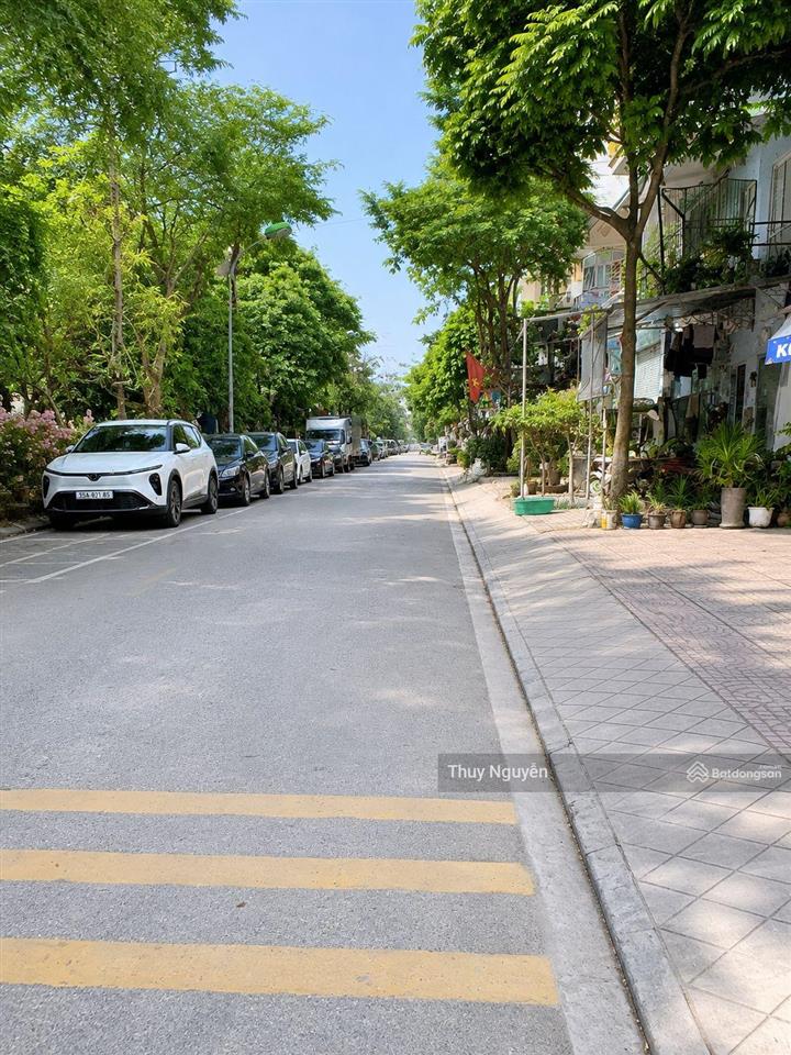 Chính chủ bán nhà phố tam trinh khu phân lô ô tô view hồ công viên trước nhà 2 thoáng