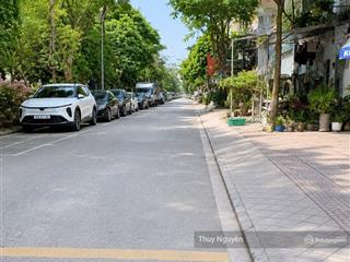 Chính chủ bán nhà phố tam trinh khu phân lô ô tô view hồ công viên trước nhà 2 thoáng
