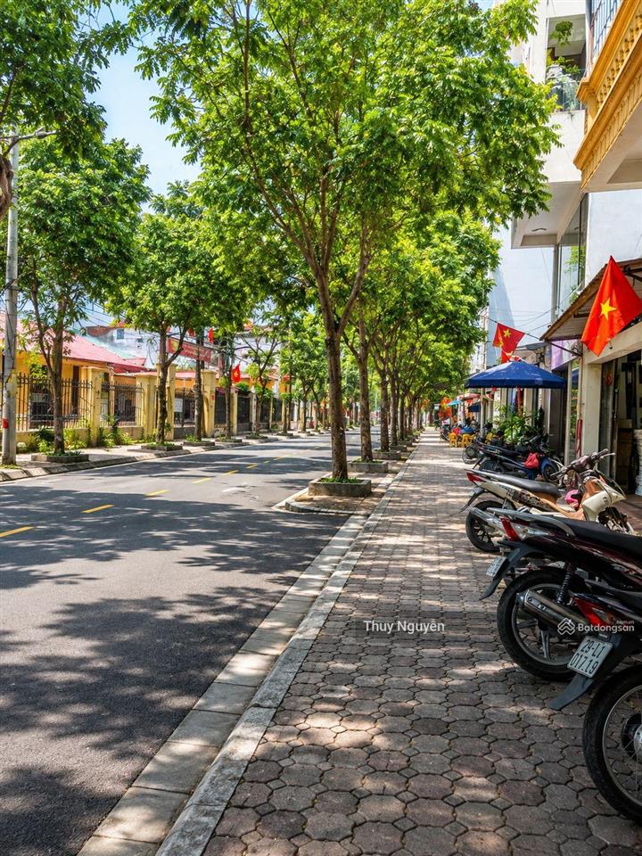 Chính chủ bán nhà phố tây trà dt 90m2 4 tầng vỉa hè rộng 3 ô tô tránh nhau. nhà ở luôn kinh doanh