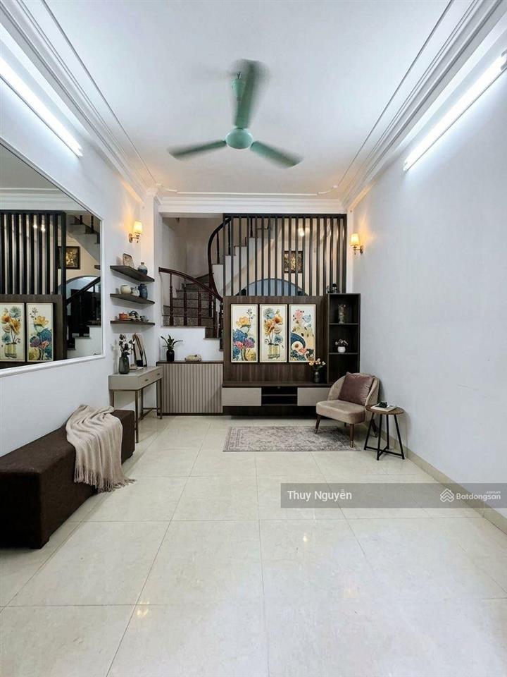 Bán nhà phố tam trinh 110m 5 tầng ô tô qua nhà. nhà 5 tầng chắc chắn, gồm 5 phòng, có