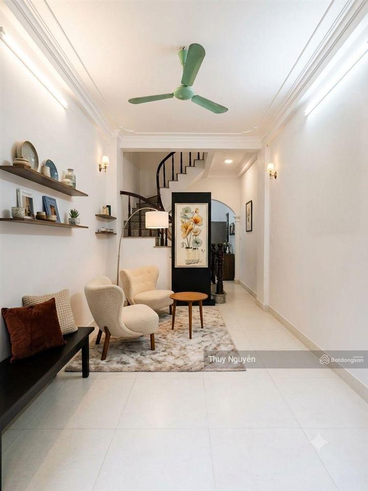 Bán nhà phố tam trinh 110m 5 tầng ô tô qua nhà. nhà 5 tầng chắc chắn, gồm 5 phòng, có