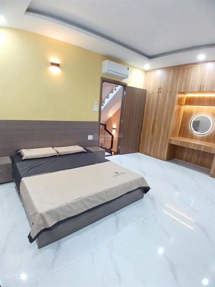 Rạch bùng binh q. 3  ngang 8m  60m2  xây dựng 5 tầng  chưa đến 125tr/m2