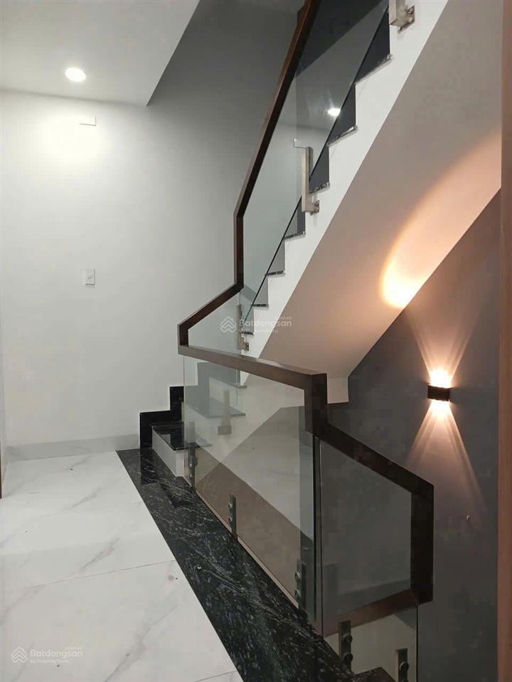 Rạch bùng binh q. 3  ngang 8m  60m2  xây dựng 5 tầng  chưa đến 125tr/m2