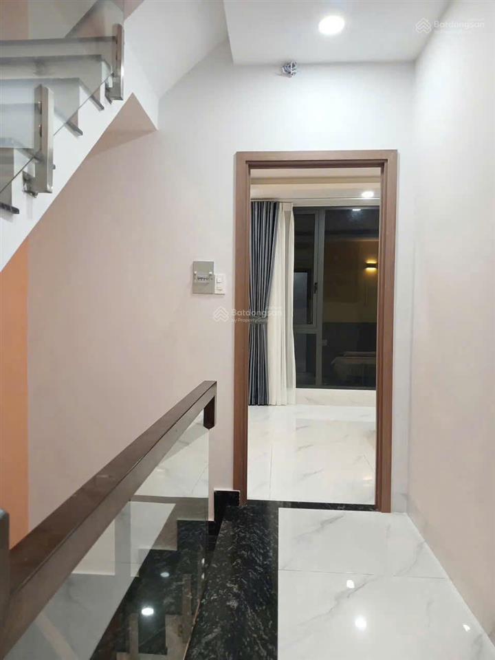 Rạch bùng binh q. 3  ngang 8m  60m2  xây dựng 5 tầng  chưa đến 125tr/m2