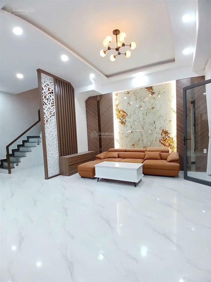 Rạch bùng binh q. 3  ngang 8m  60m2  xây dựng 5 tầng  chưa đến 125tr/m2