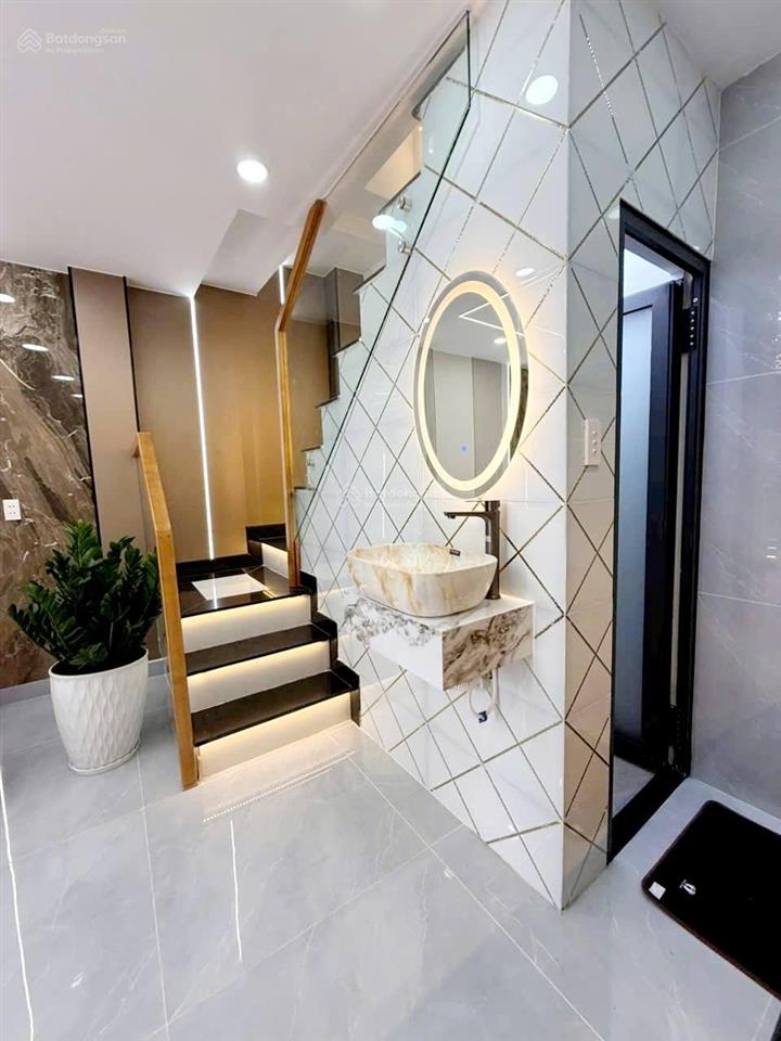 Giá tốt  ô tô đỗ cửa  nguyễn tiểu la quận 10  ngang 3.5m  2 tầng  chỉ 6.x tỷ.