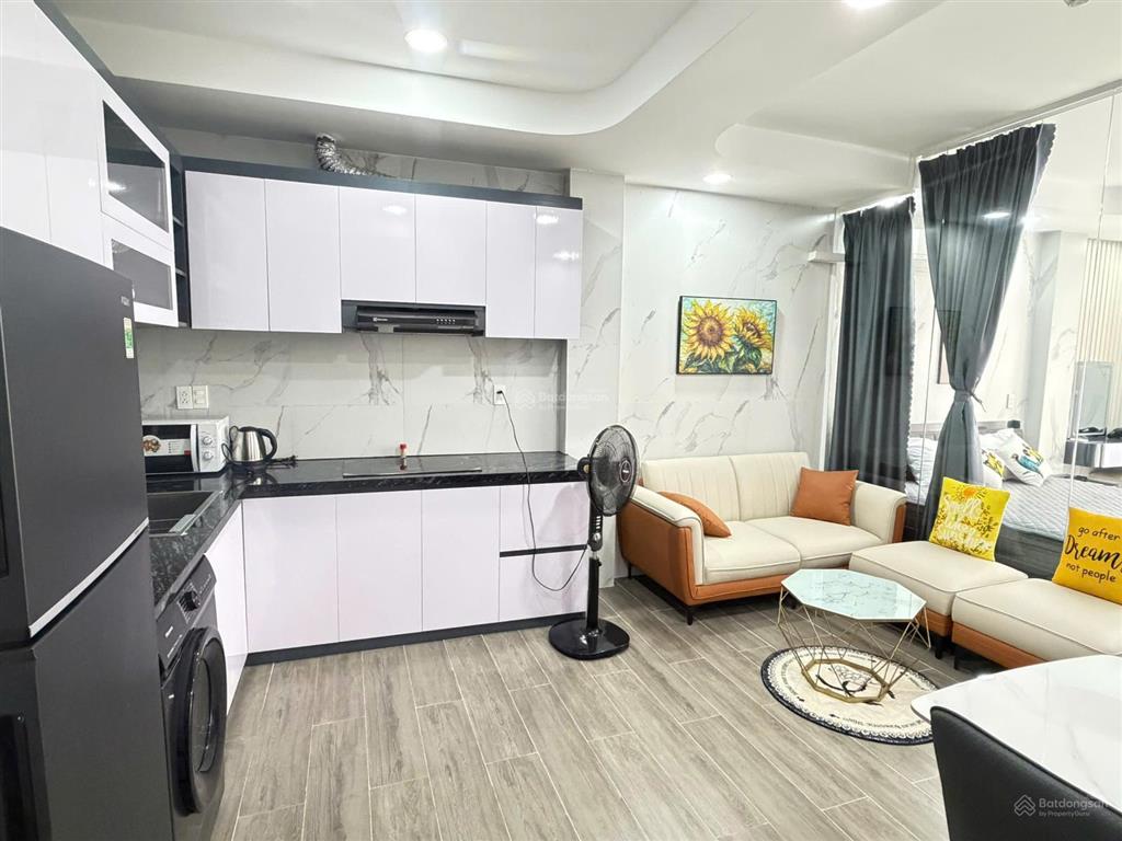 1pn  tách bếp  thang máy  cửa sổ lớn  full nội thất cao cấp  chỉ 1x tr/ tháng (bao phí dv).