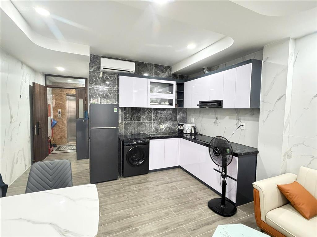 1pn  tách bếp  thang máy  cửa sổ lớn  full nội thất cao cấp  chỉ 1x tr/ tháng (bao phí dv).