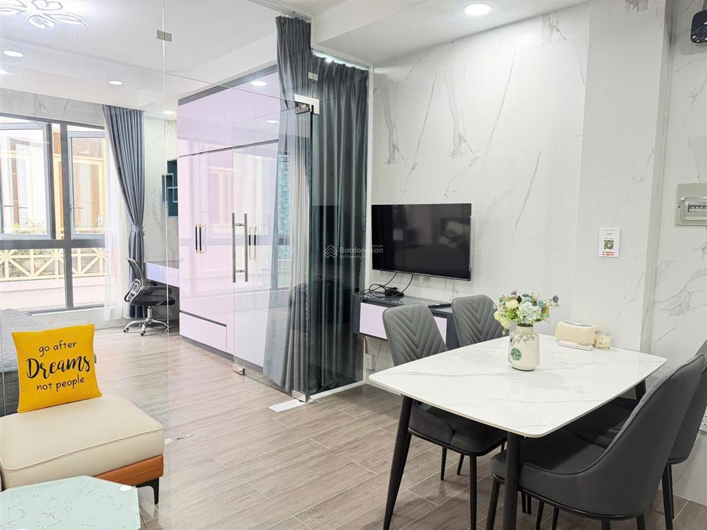 1pn  tách bếp  thang máy  cửa sổ lớn  full nội thất cao cấp  chỉ 1x tr/ tháng (bao phí dv).
