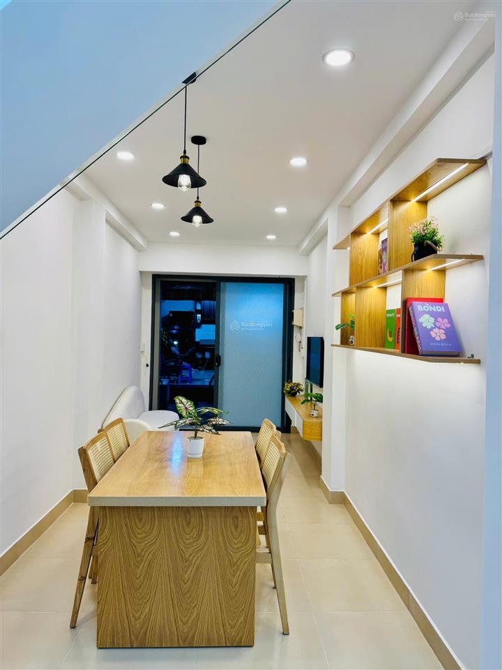 Nhà mới  2 mặt tiền  hẻm oto 3/2 q.10  35m2  2 tầng  giá chỉ 5.x tỷ.