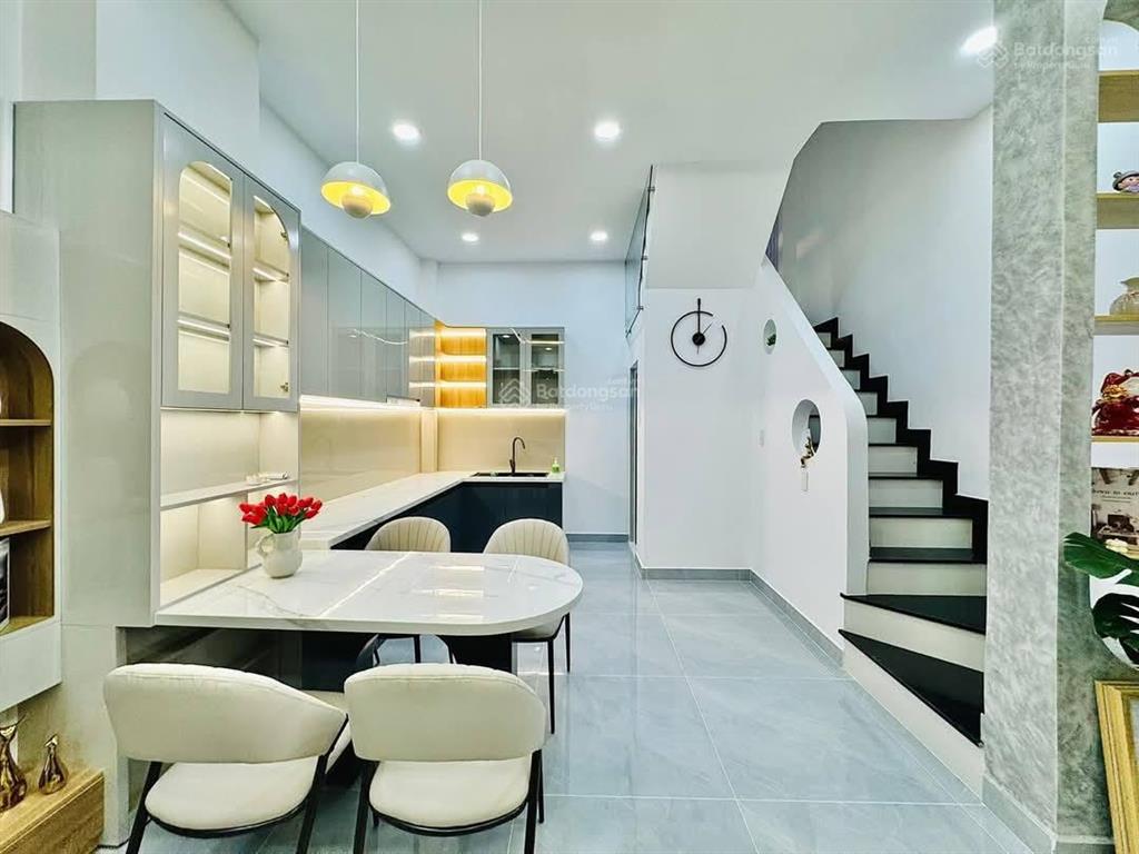 Hẻm oto tránh  vĩnh viễn quận 10  ngang 3.5m  35m2  chỉ 6.x tỷ.