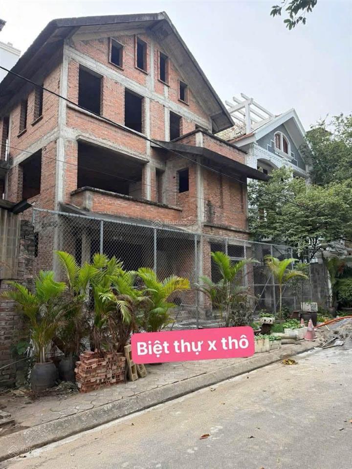Biệt thự xây thô sài đồng 213m mặt tiền 12m đường 7m vỉa hè cạnh công viên hồ điều hòa