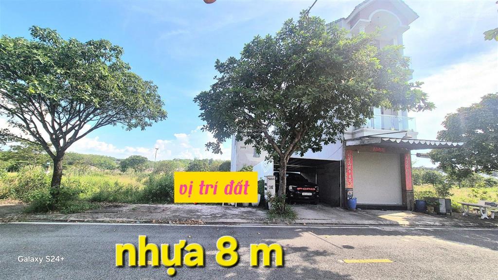 Cần bán gấp lô đất 3 mặt đường cực đẹp cách kcn vsip 2 chỉ 400m