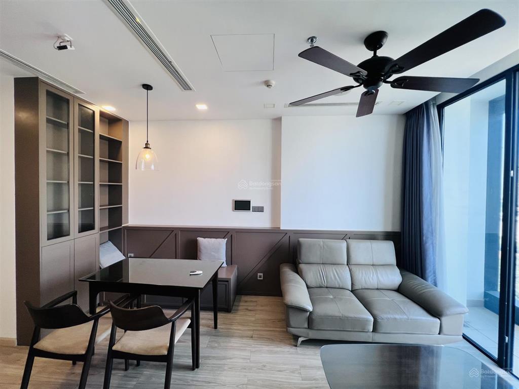 Cho thuê căn hộ chung cư 2pn, 21 triệu, 78m2 tại vinhomes golden river ba son, q1, hcm