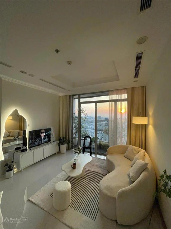 Cho thuê gấp cc 2pn, 21 triệu, 83m2 ở vinhomes central park, bình thạnh. trung tâm, quận 1