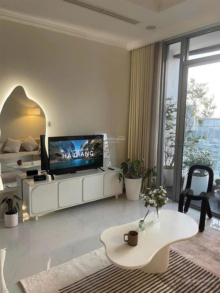 Cho thuê gấp cc 2pn, 21 triệu, 83m2 ở vinhomes central park, bình thạnh. trung tâm, quận 1