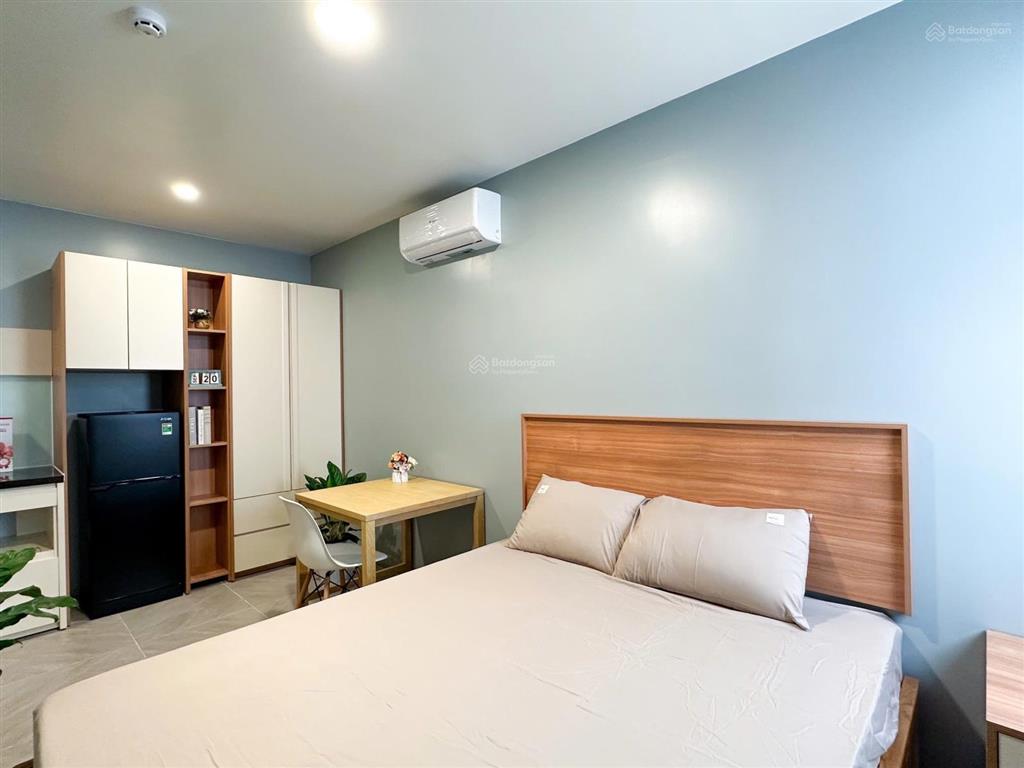 Căn hộ căn hộ dịch vụ cửa sổ/bancon thoáng mátfull nội thất , máy giặt riêng sát quận 1