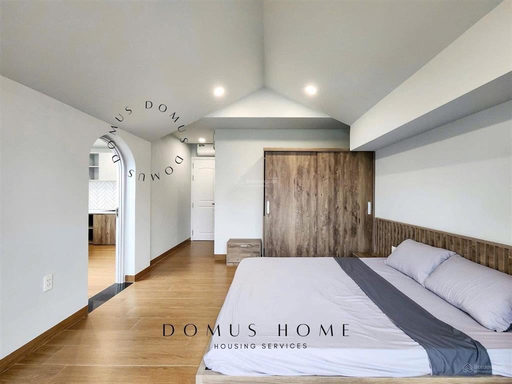 Cho thuê căn studio  cửa sổ/bancon  full nội thất sát quận 4, quận 1