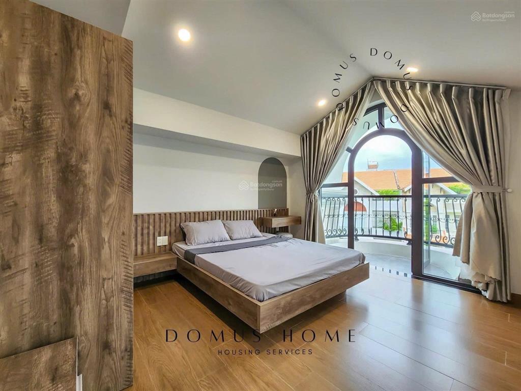 Cho thuê căn studio  cửa sổ/bancon  full nội thất sát quận 4, quận 1