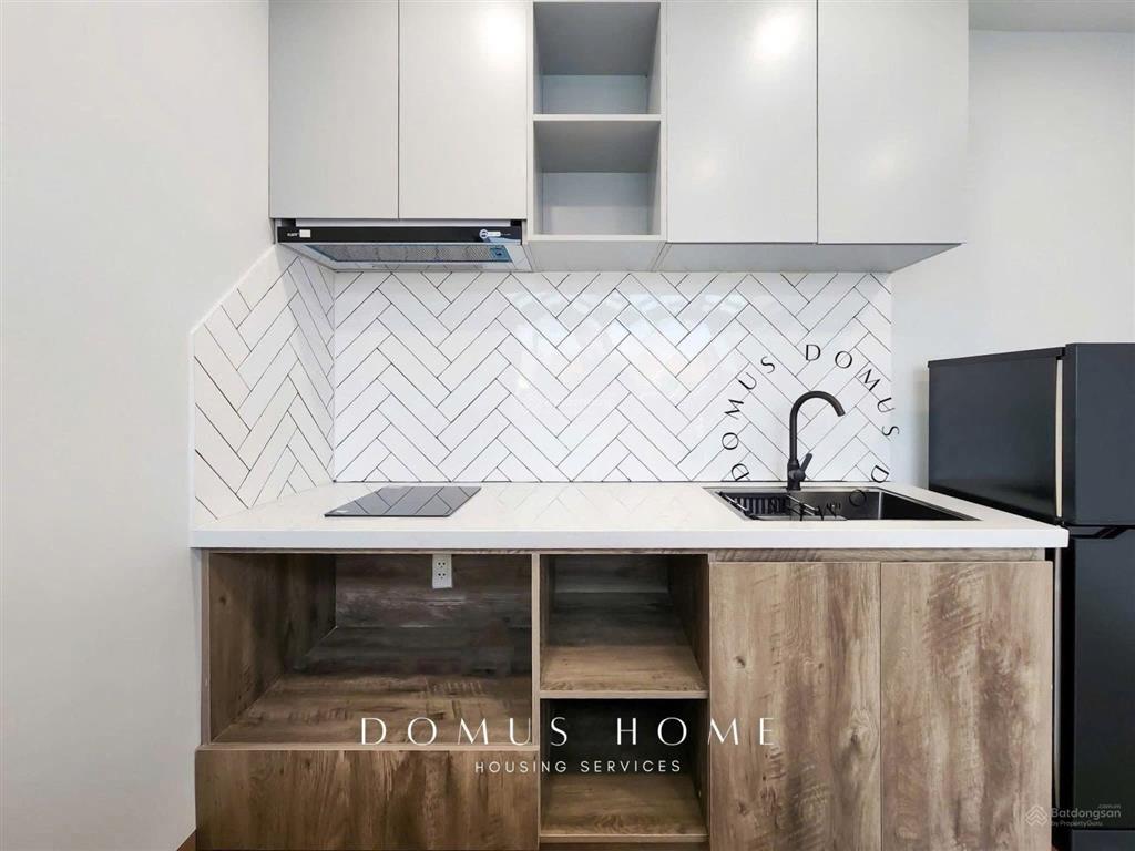 Cho thuê căn studio  cửa sổ/bancon  full nội thất sát quận 4, quận 1