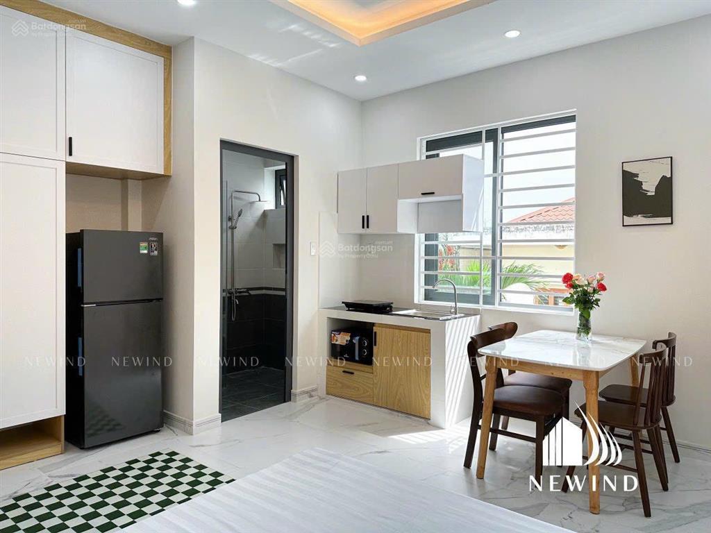 Căn hộ dịch vụ bancon/cửa sổ full nội thất sát parc mall, cầu nguyễn văn cừ , quân 1,quận 5