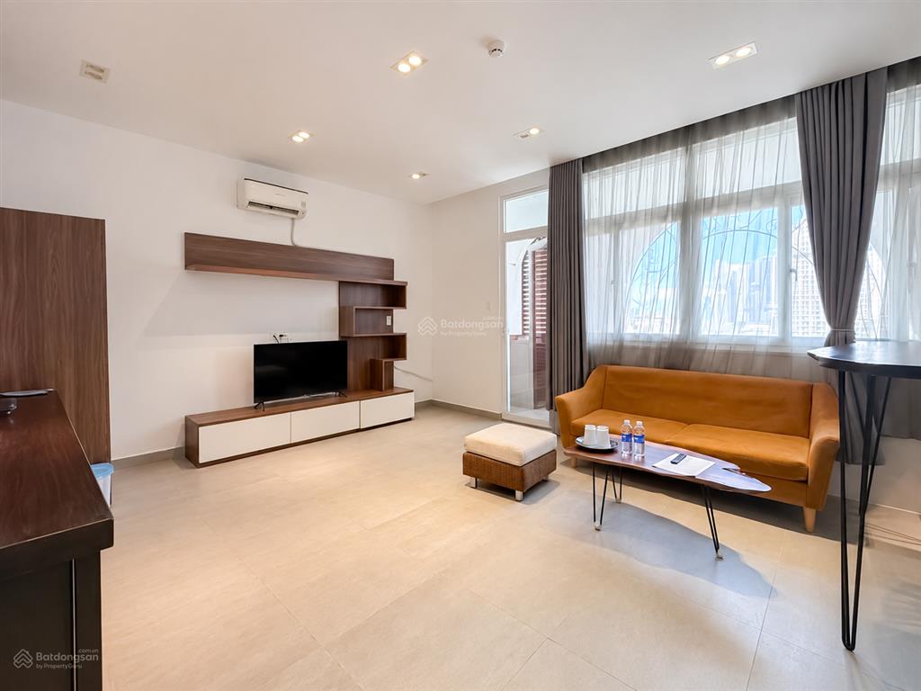Cho thuê căn hộ bancon/cửa sổfull nội thất hướng thoáng mát sát kcx tân thuận, pmh, cresent mall