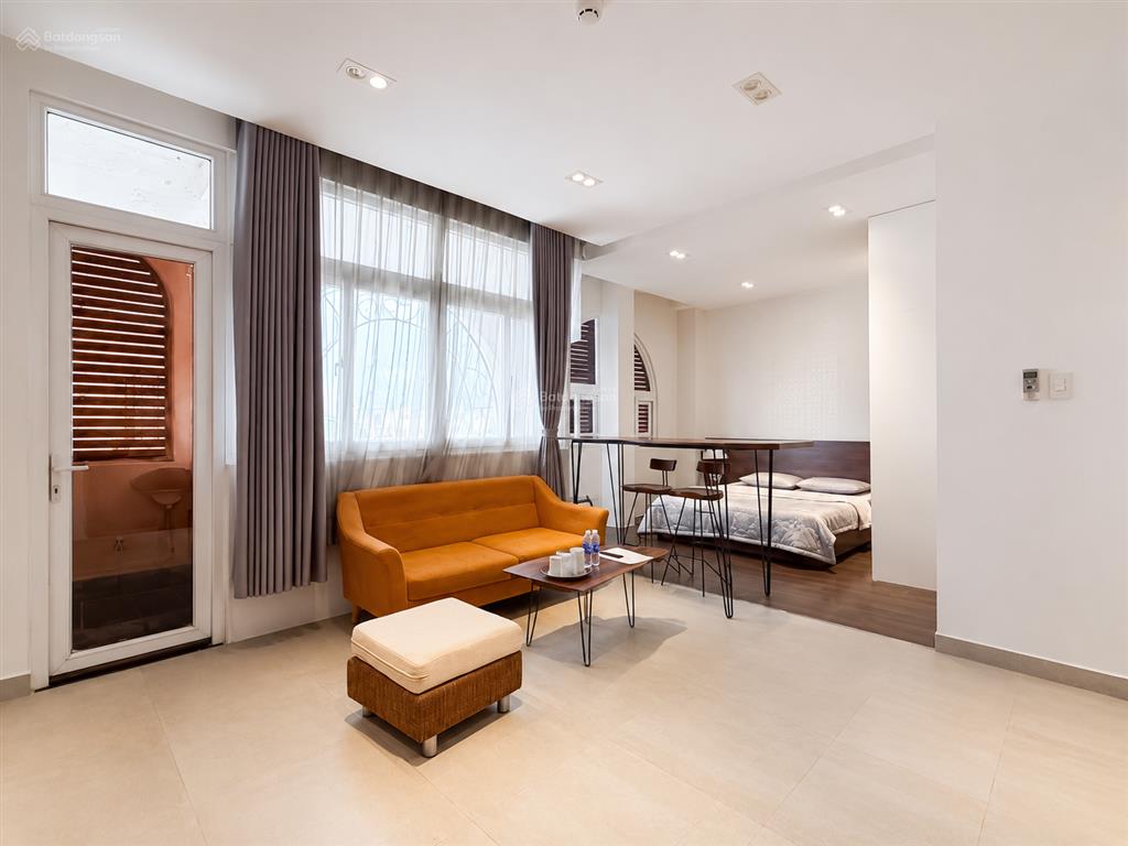 Cho thuê căn hộ bancon/cửa sổfull nội thất hướng thoáng mát sát kcx tân thuận, pmh, cresent mall