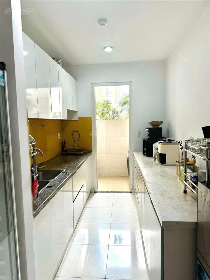 Cần bán gấp căn hộ citygate căn góc đẹp full nội thất giá 2yty8..